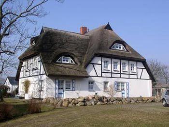 Ferienhaus Rohrdachhus Middelhagen Dorfstrasse 7