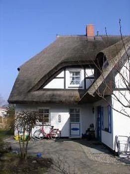 Ferienhaus Rohrdachhus Middelhagen Dorfstrasse 7