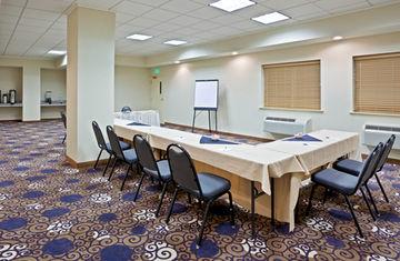 Holiday Inn Express Hotel & Suites City Center Sea 226 Aurora Avenue North