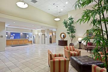 Holiday Inn Express Hotel & Suites City Center Sea 226 Aurora Avenue North