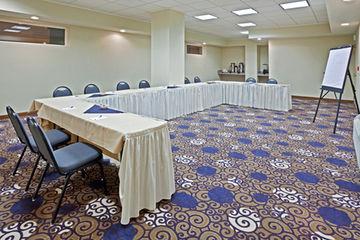 Holiday Inn Express Hotel & Suites City Center Sea 226 Aurora Avenue North