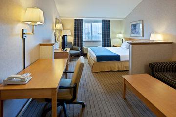 Holiday Inn Express Hotel & Suites City Center Sea 226 Aurora Avenue North