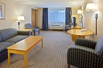 Holiday Inn Express Hotel & Suites City Center Sea 226 Aurora Avenue North