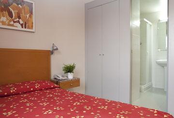 Hostal Lami Esplugues de Llobregat Calle Laurea Miro 278