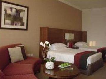 Jumeira Rotana Hotel Dubai Al Diyafah Street P.O. Box 33640