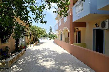 Kozanos II Apartments Alykes Ammoudi Beach