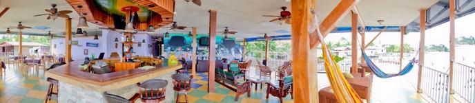 Balcones de Bocas Hotel Isla Carenero, on the beach, in front of the school