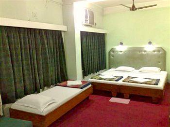 Circular Hotel Kolkata 177/ A, Acharya Jagadish Chandra Bose Road