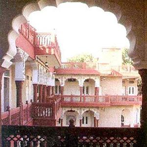 Hotel Jaipur Darbar Amber Road (near Jal Mahal)