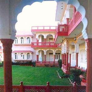 Hotel Jaipur Darbar Amber Road (near Jal Mahal)