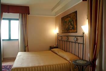 Emmaus Hotel Del Bosco Zafferana Etnea Via Cassone 75