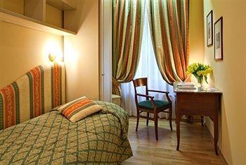 Residence Saint Andrews Palace Warsaw Ulica Chmielna 30