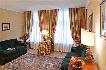 Residence Saint Andrews Palace Warsaw Ulica Chmielna 30