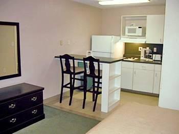 Lodge America of Greensboro (North Carolina) 1200 Lanada Rd.