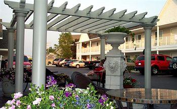 Court Plaza Inn & Suites Mackinaw City 202 East Central Ave