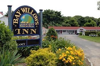 Bay Willows Inn 1225 Aquidneck Avenue