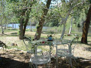 Sequoia Riverfront Cabins Three Rivers (California) Kaweah General Store & Lodging 40462 Sierra Drive,