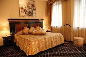 Golden Tulip Hotel Yerevan 14 Abovian Street