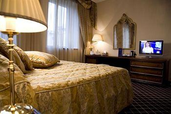 Golden Tulip Hotel Yerevan 14 Abovian Street