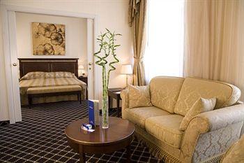 Golden Tulip Hotel Yerevan 14 Abovian Street