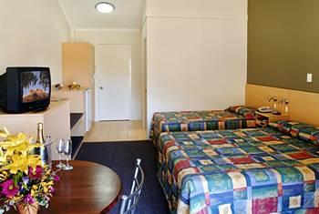 Heavitree Gap Outback Lodge Alice Springs Palm Circuit