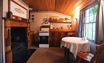 Alice's Cottages & Spa Hideaways Launceston 129 Balfour Street Launceston Tasmania 7250