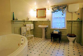 Alice's Cottages & Spa Hideaways Launceston 129 Balfour Street Launceston Tasmania 7250