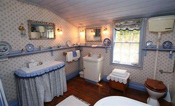 Alice's Cottages & Spa Hideaways Launceston 129 Balfour Street Launceston Tasmania 7250