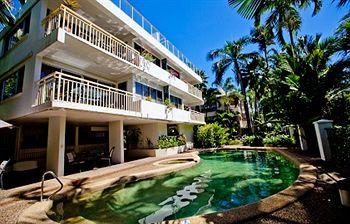 Latitude 16 Driftwood Mantaray on Macrossan Apartment Port Douglas 65 Macrossan Street