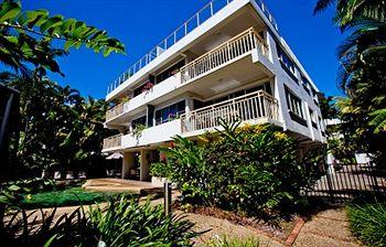 Latitude 16 Driftwood Mantaray on Macrossan Apartment Port Douglas 65 Macrossan Street