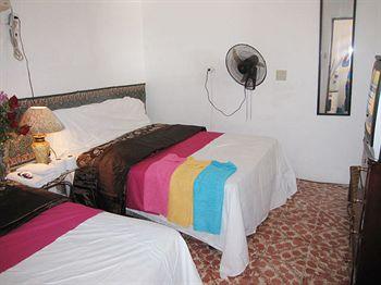 Bachelor Inn Hotel Belize 5931 Bachelor Ave West Landivar Belize City