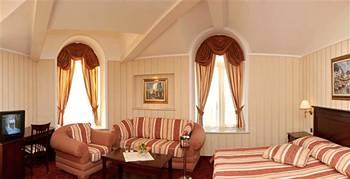 Splendid Hotel Varna 30 Bratia Shkorpil Street