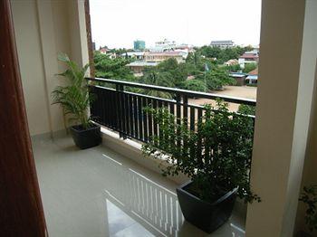 Diamond Palace Hotel Phnom Penh No 128 E3-E4 Street Sothearos