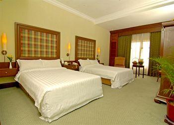 Cambodiana Hotel Phnom Penh 313 Sisowath Quay