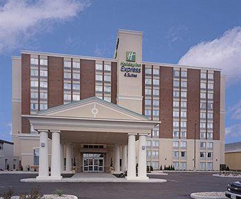 Holiday Inn Express Hotel & Suites Chatham City 575 Richmond Street