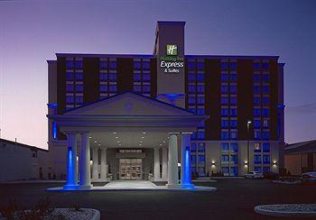 Holiday Inn Express Hotel & Suites Chatham City 575 Richmond Street