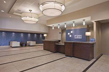 Holiday Inn Express Hotel & Suites Chatham City 575 Richmond Street