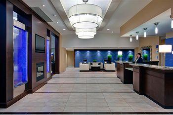 Holiday Inn Express Hotel & Suites Chatham City 575 Richmond Street