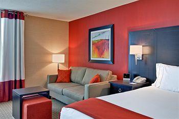 Holiday Inn Express Hotel & Suites Chatham City 575 Richmond Street