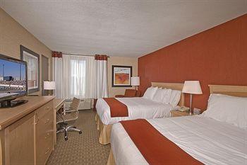 Holiday Inn Express Hotel & Suites Chatham City 575 Richmond Street