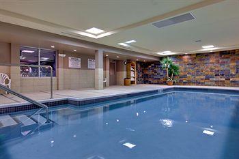 Holiday Inn Express Hotel & Suites Chatham City 575 Richmond Street