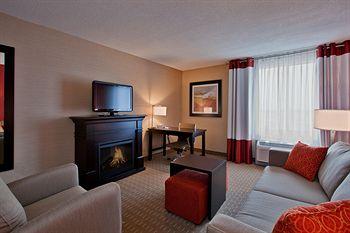 Holiday Inn Express Hotel & Suites Chatham City 575 Richmond Street