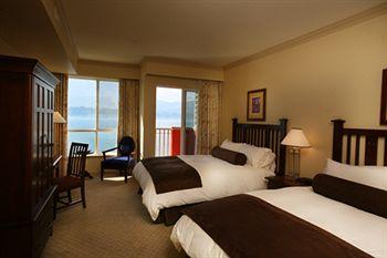 Manteo Resort Waterfront Hotel & Villas Kelowna 3762 Lakeshore Road