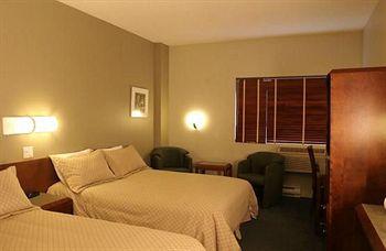 Le Dauphin Hotel Montreal Longueuil 1055 rue St-Laurent Ouest