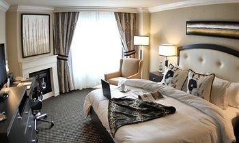 Le St Martin Hotel Montreal 980 Boulevard De Maisonneuve Montreal