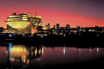 Sheraton Hotel Le Centre Montreal 1201 Boulevard Rene-Levesque West