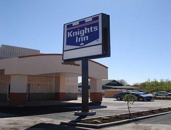 Knights Inn Orillia 450 West St. South