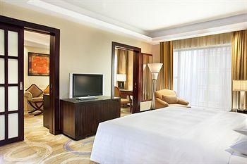 Sheraton Hotel Ningbo 50 Ciahong Rd (N)