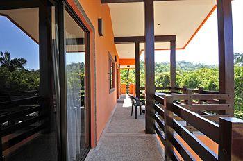 Inn On The Park Manuel Antonio Quepos From Entrance Marlin 200 Meters