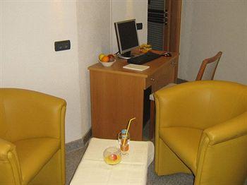 Sunce Hotel Podstrana Grljevacka 146